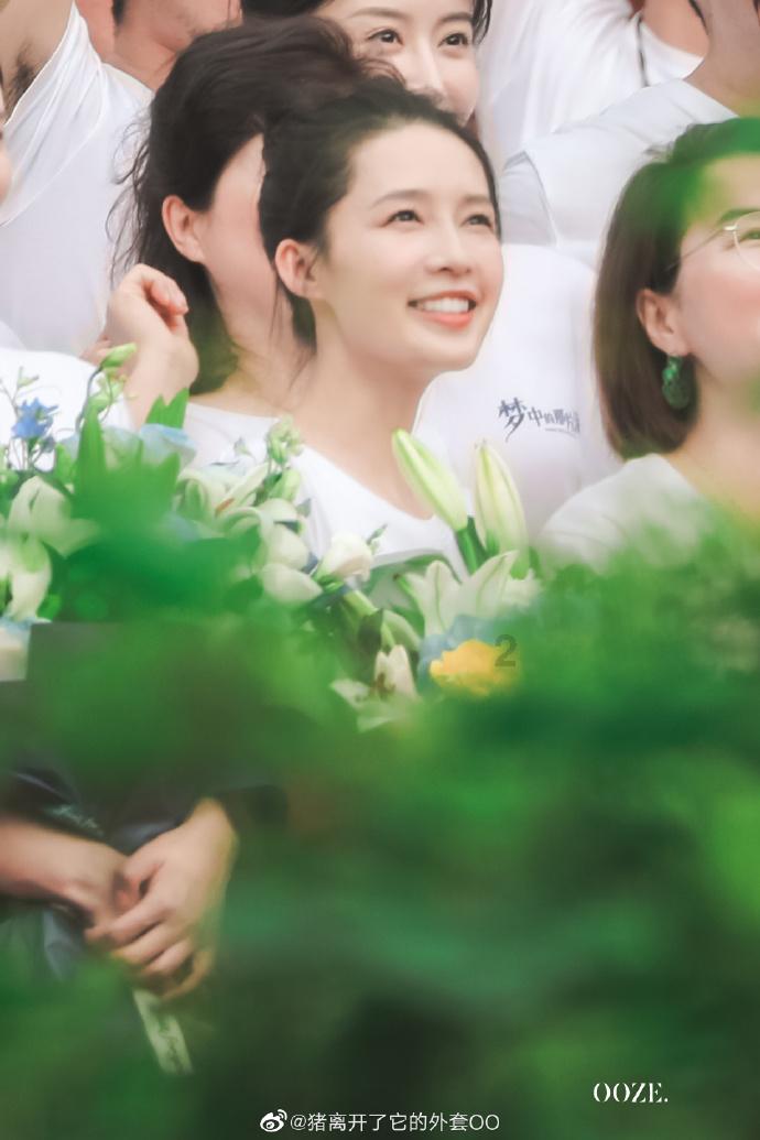 这位女性看起来几岁的样子？游戏画面