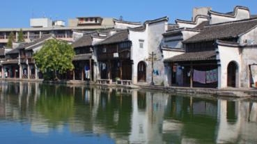 从时尚传奇到古老酒庄,《周游记2》“跨时代”之旅领略法国百年风华